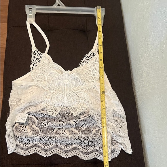 #*021** White Lace Top Crop - Picture 3 of 3
